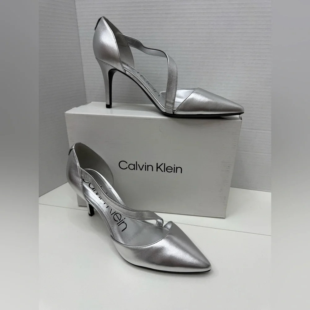 NEW  Calvin Klein Gilisa Asymmetric Strap Pumps in silver leather size 10M